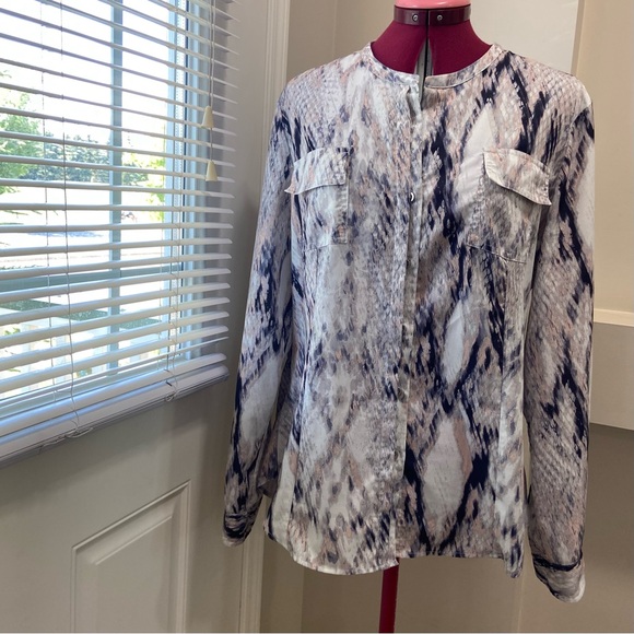 Calvin Klein women grey snake print long sleeves button down shirt. Size L. Use. - Picture 1 of 8